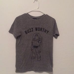 “Buzz worthy” gray graphic tee